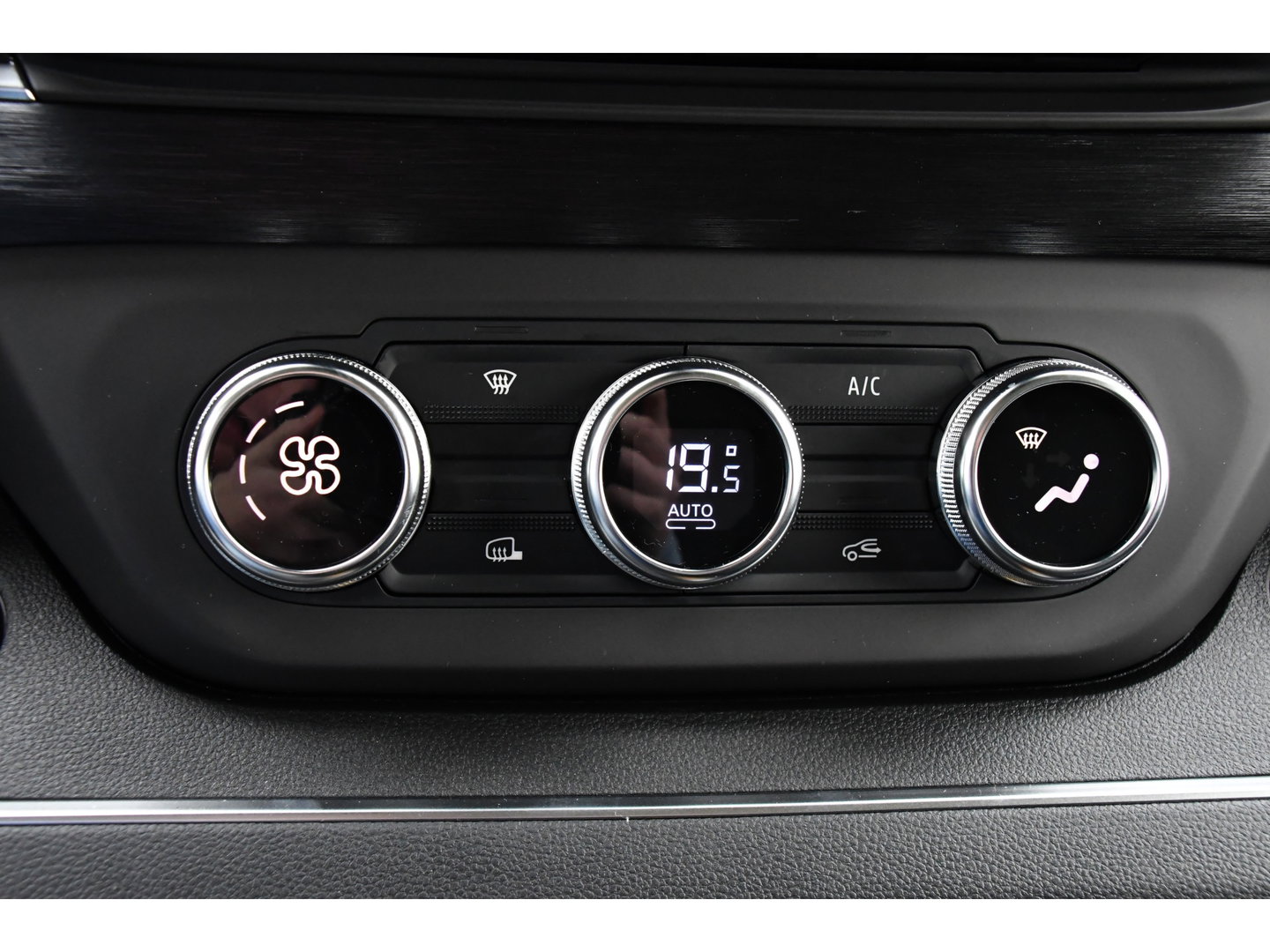 Renault Trafic 2.0 170 L2H1 Extra DC Facelift! 3 x Leverbaar, Virtual, Cruise, Carplay, Stoelverwarming, Clima, Automaat, LED, 170PK, 2 x Schuifdeur, Uniek!