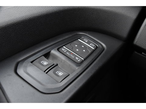 Renault Trafic 2.0 170 L2H1 Extra DC Facelift! 3 x Leverbaar, Virtual, Cruise, Carplay, Stoelverwarming, Clima, Automaat, LED, 170PK, 2 x Schuifdeur, Uniek!
