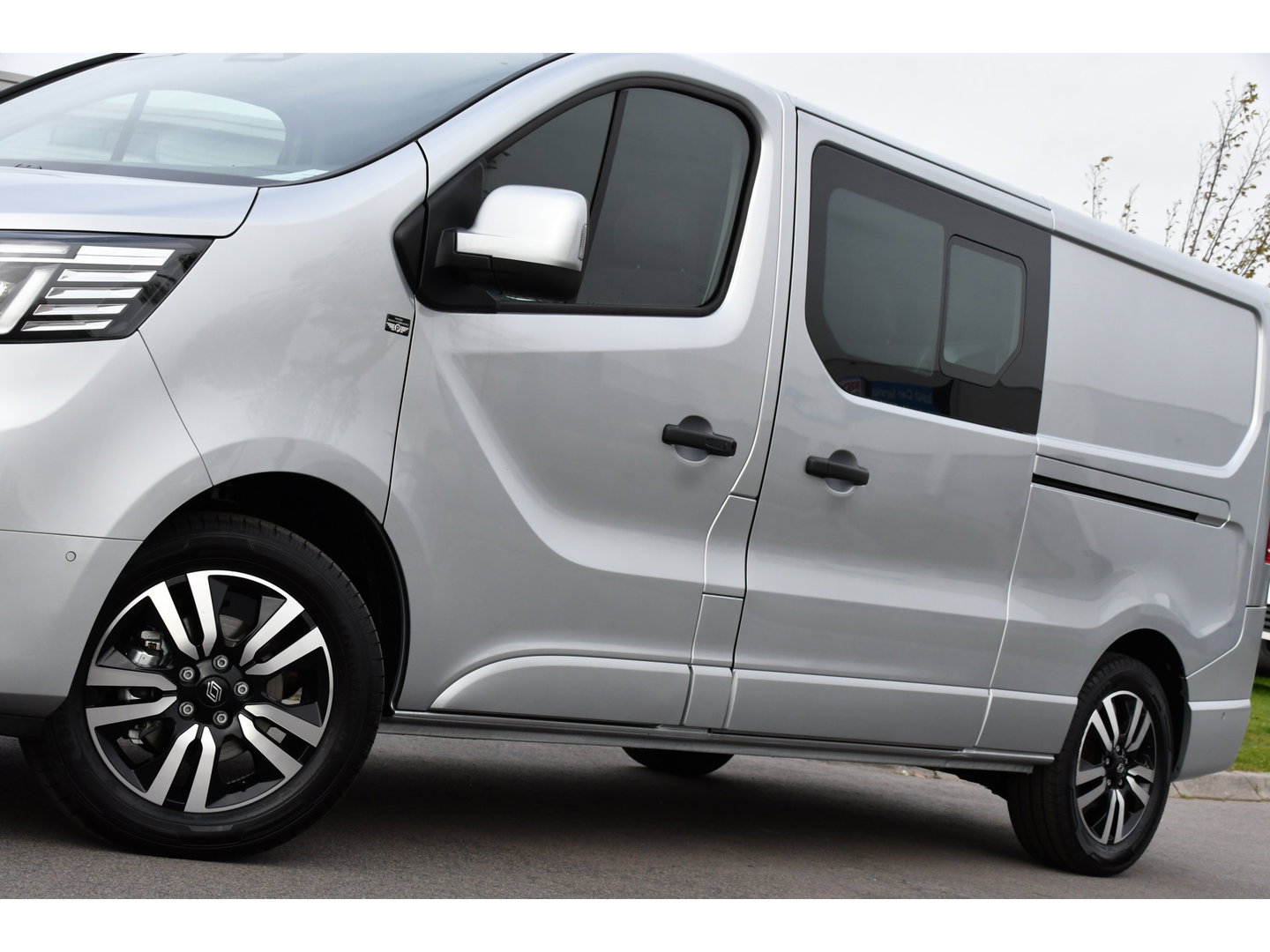 Renault Trafic 2.0 170 L2H1 Extra DC Facelift! 3 x Leverbaar, Virtual, Cruise, Carplay, Stoelverwarming, Clima, Automaat, LED, 170PK, 2 x Schuifdeur, Uniek!