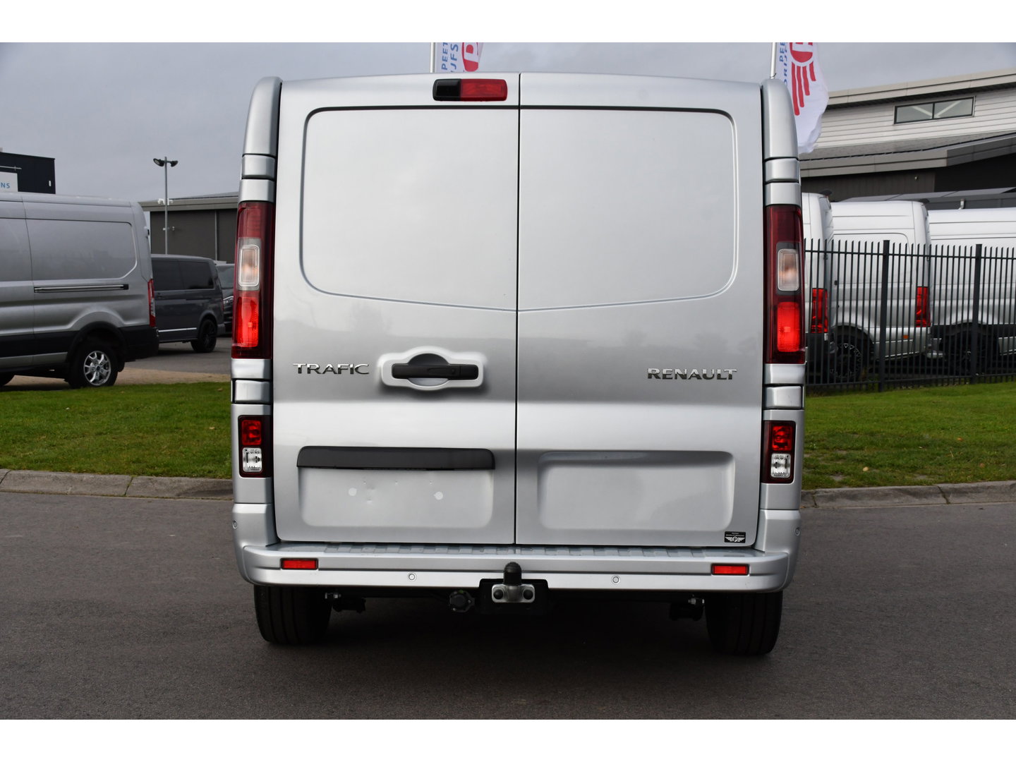 Renault Trafic 2.0 170 L2H1 Extra DC Facelift! 3 x Leverbaar, Virtual, Cruise, Carplay, Stoelverwarming, Clima, Automaat, LED, 170PK, 2 x Schuifdeur, Uniek!