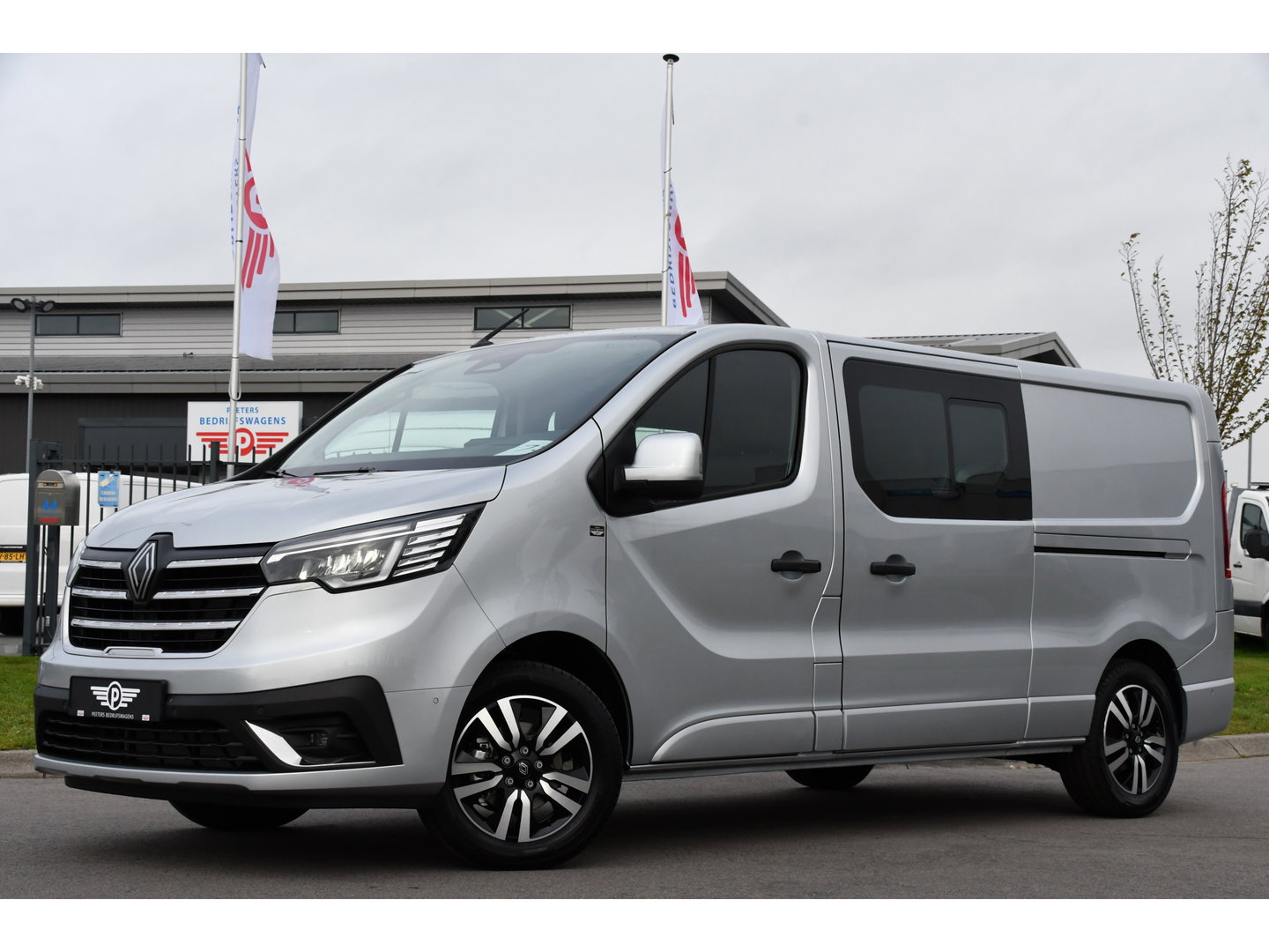 Renault Trafic 2.0 170 L2H1 Extra DC Facelift! 3 x Leverbaar, Virtual, Cruise, Carplay, Stoelverwarming, Clima, Automaat, LED, 170PK, 2 x Schuifdeur, Uniek!
