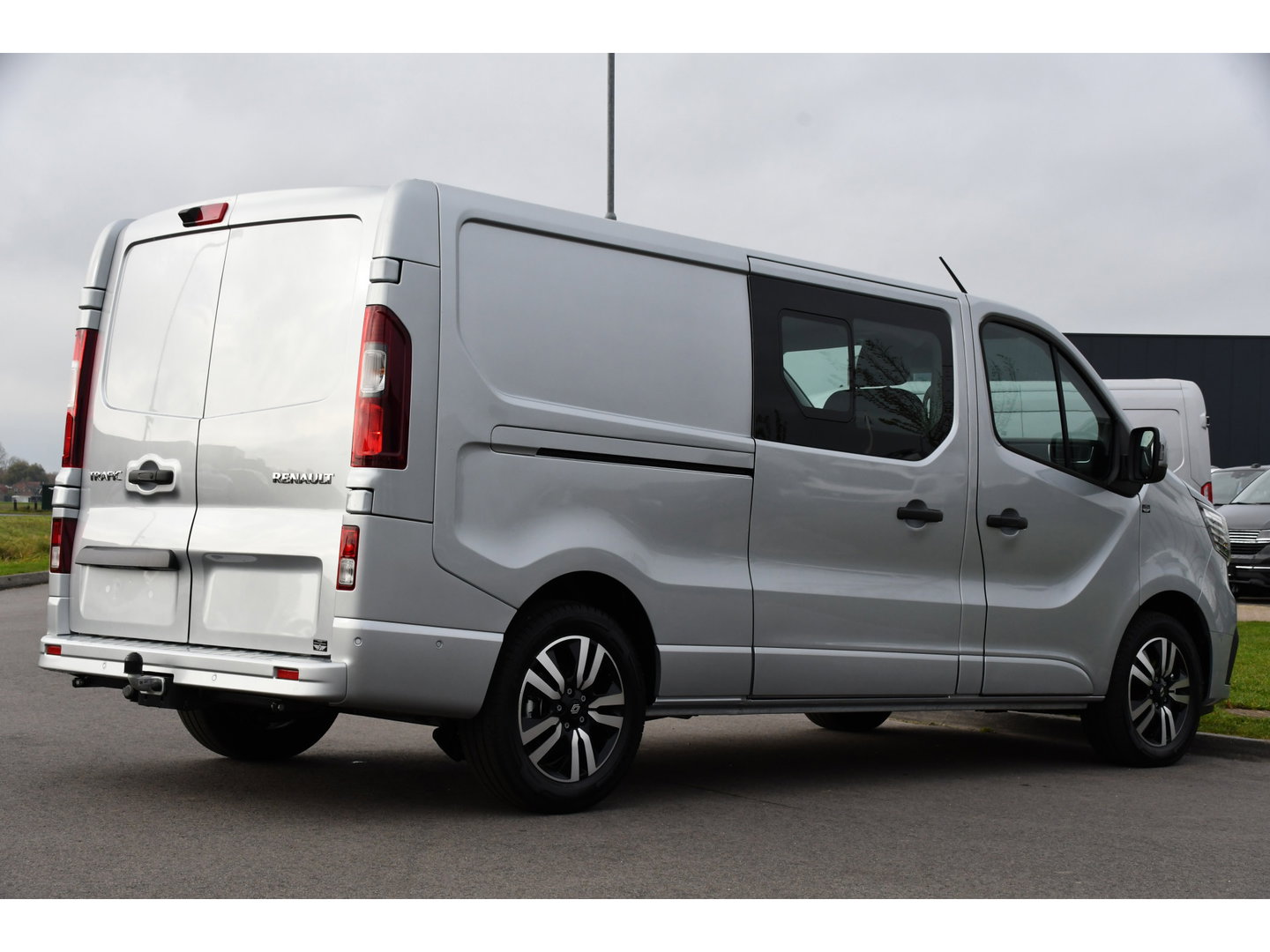 Renault Trafic 2.0 170 L2H1 Extra DC Facelift! 3 x Leverbaar, Virtual, Cruise, Carplay, Stoelverwarming, Clima, Automaat, LED, 170PK, 2 x Schuifdeur, Uniek!