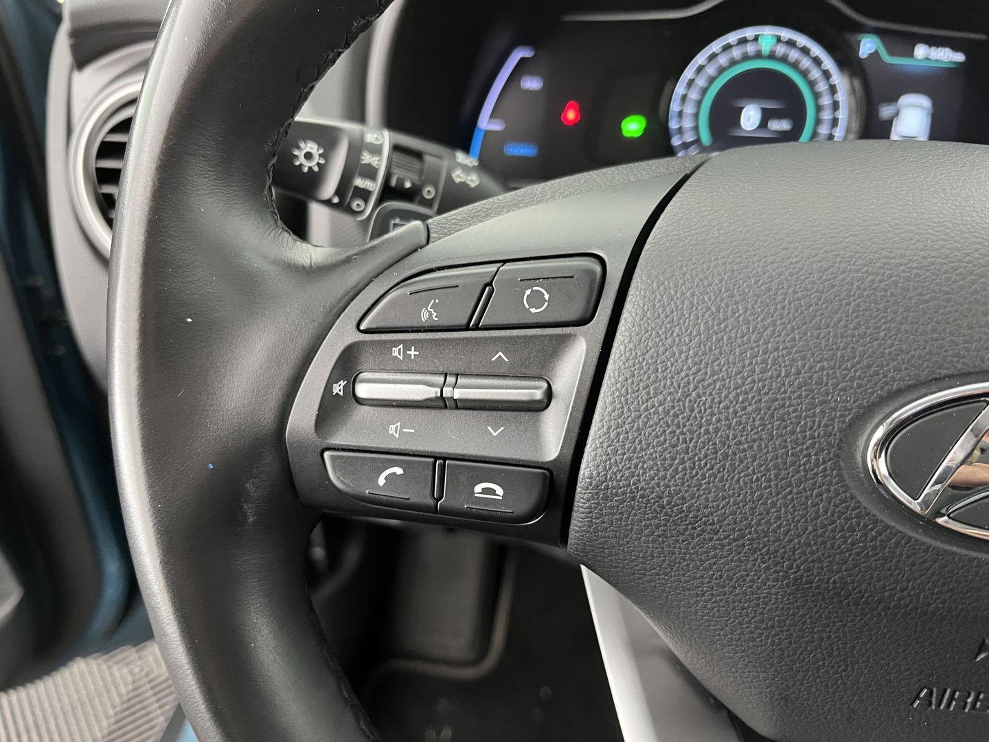 Hyundai KONA EV Fashion 64 kWh [ 3-Fase ] { SOH-100% } (INCL-BTW) Aut.*PANO | KRELL-AUDIO | HEAD-UP | NAVI-FULLMAP | KEYLESS | SHIFT-PADDLES | LANE-ASSIST | BLIND-SPOT | CAMERA | DAB | ECC | PDC | ADAPTIVE-CRUISE | COMFORT-SEATS | 17"ALU*