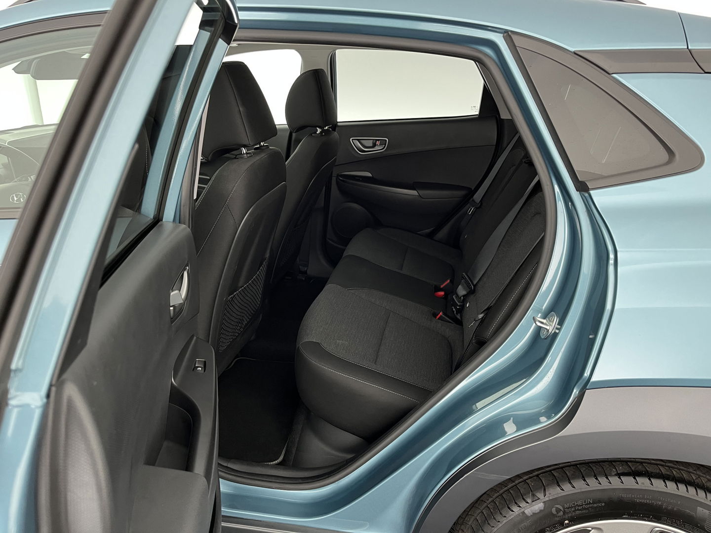 Hyundai KONA EV Fashion 64 kWh [ 3-Fase ] { SOH-100% } (INCL-BTW) Aut.*PANO | KRELL-AUDIO | HEAD-UP | NAVI-FULLMAP | KEYLESS | SHIFT-PADDLES | LANE-ASSIST | BLIND-SPOT | CAMERA | DAB | ECC | PDC | ADAPTIVE-CRUISE | COMFORT-SEATS | 17"ALU*