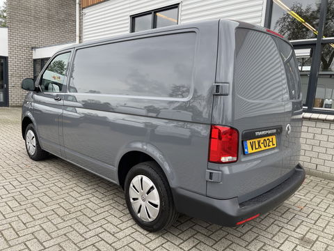 Volkswagen Transporter 2.0 TDI L1H1 26 Economy Business / vaste prijs rijklaar € 17.950 ex btw / lease vanaf € 302 / euro 6 / bpm vrij / airco / cruise / achterdeuren / bijrijdersbank / pdc achter !
