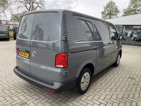 Volkswagen Transporter 2.0 TDI L1H1 26 Economy Business / vaste prijs rijklaar € 17.950 ex btw / lease vanaf € 302 / euro 6 / bpm vrij / airco / cruise / achterdeuren / bijrijdersbank / pdc achter !