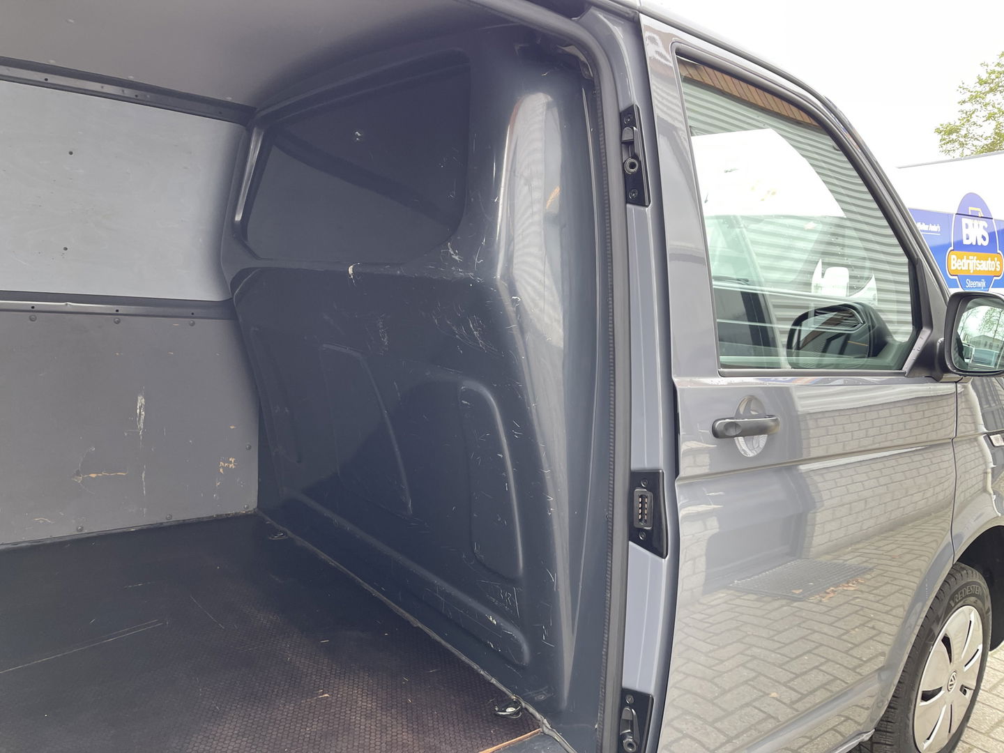 Volkswagen Transporter 2.0 TDI L1H1 26 Economy Business / vaste prijs rijklaar € 17.950 ex btw / lease vanaf € 302 / euro 6 / bpm vrij / airco / cruise / achterdeuren / bijrijdersbank / pdc achter !