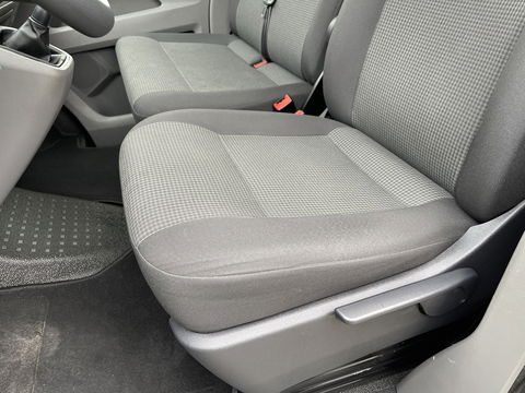 Volkswagen Transporter 2.0 TDI L1H1 26 Economy Business / vaste prijs rijklaar € 17.950 ex btw / lease vanaf € 302 / euro 6 / bpm vrij / airco / cruise / achterdeuren / bijrijdersbank / pdc achter !