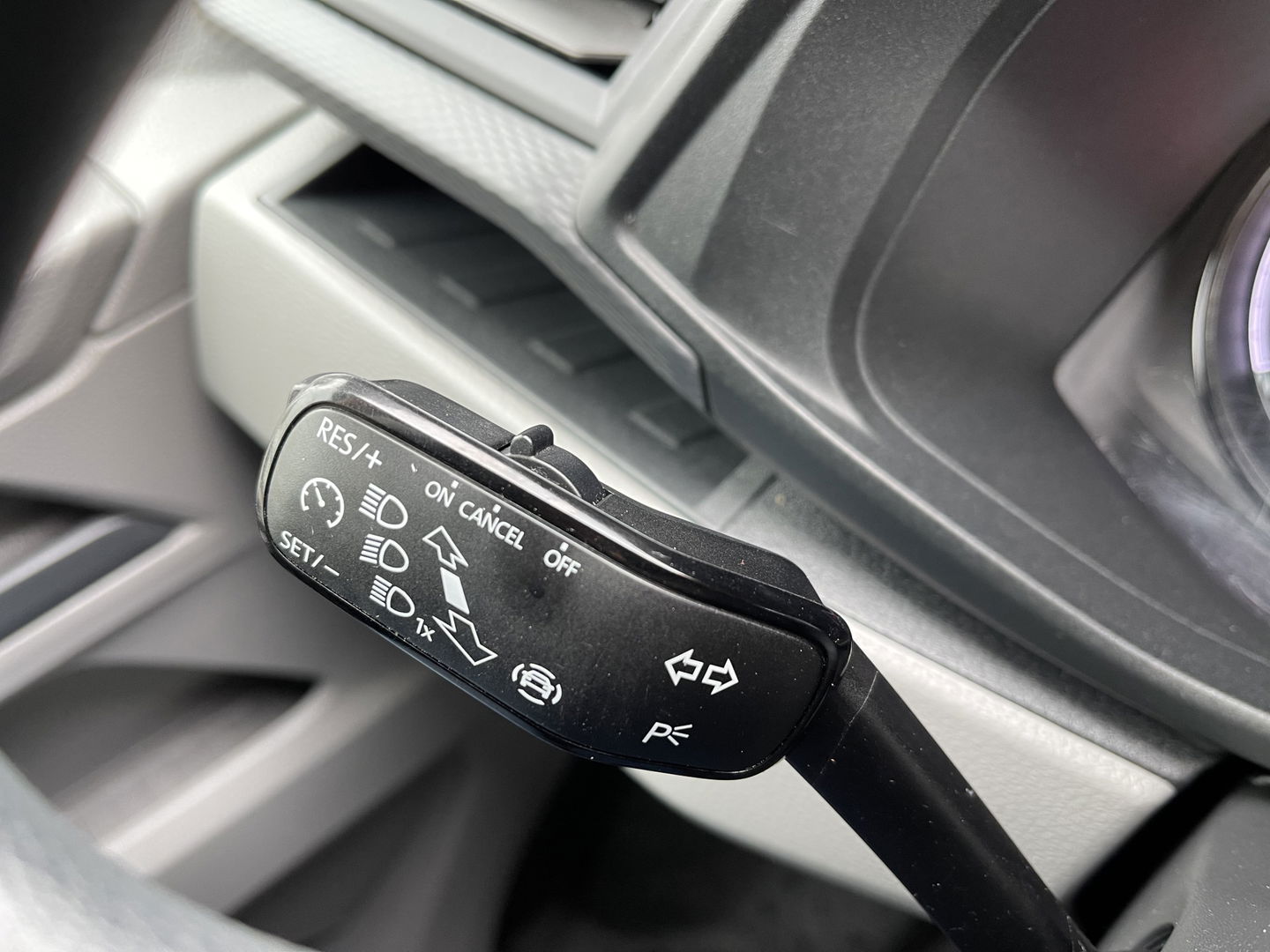 Volkswagen Transporter 2.0 TDI L1H1 26 Economy Business / vaste prijs rijklaar € 17.950 ex btw / lease vanaf € 302 / euro 6 / bpm vrij / airco / cruise / achterdeuren / bijrijdersbank / pdc achter !