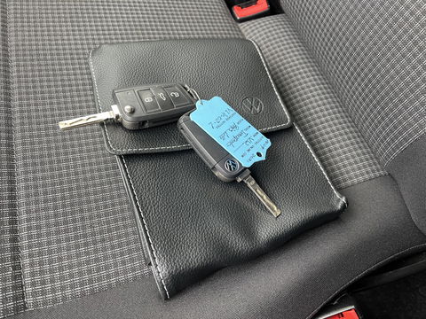 Volkswagen Transporter 2.0 TDI L1H1 26 Economy Business / vaste prijs rijklaar € 17.950 ex btw / lease vanaf € 302 / euro 6 / bpm vrij / airco / cruise / achterdeuren / bijrijdersbank / pdc achter !