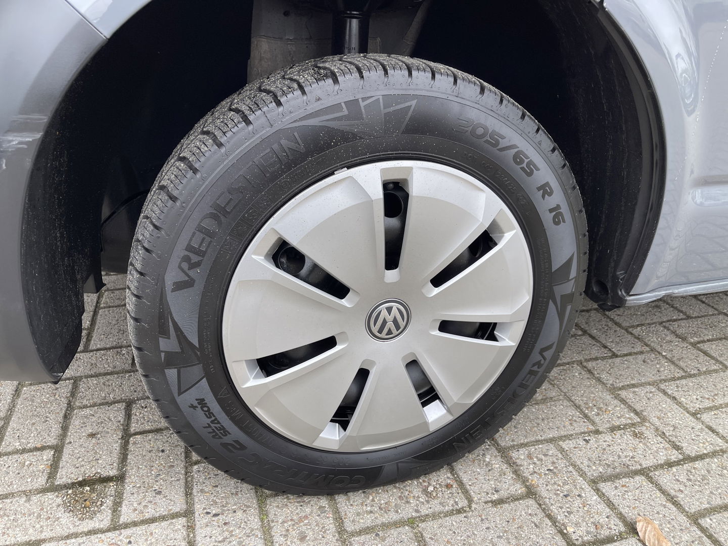 Volkswagen Transporter 2.0 TDI L1H1 26 Economy Business / vaste prijs rijklaar € 17.950 ex btw / lease vanaf € 302 / euro 6 / bpm vrij / airco / cruise / achterdeuren / bijrijdersbank / pdc achter !