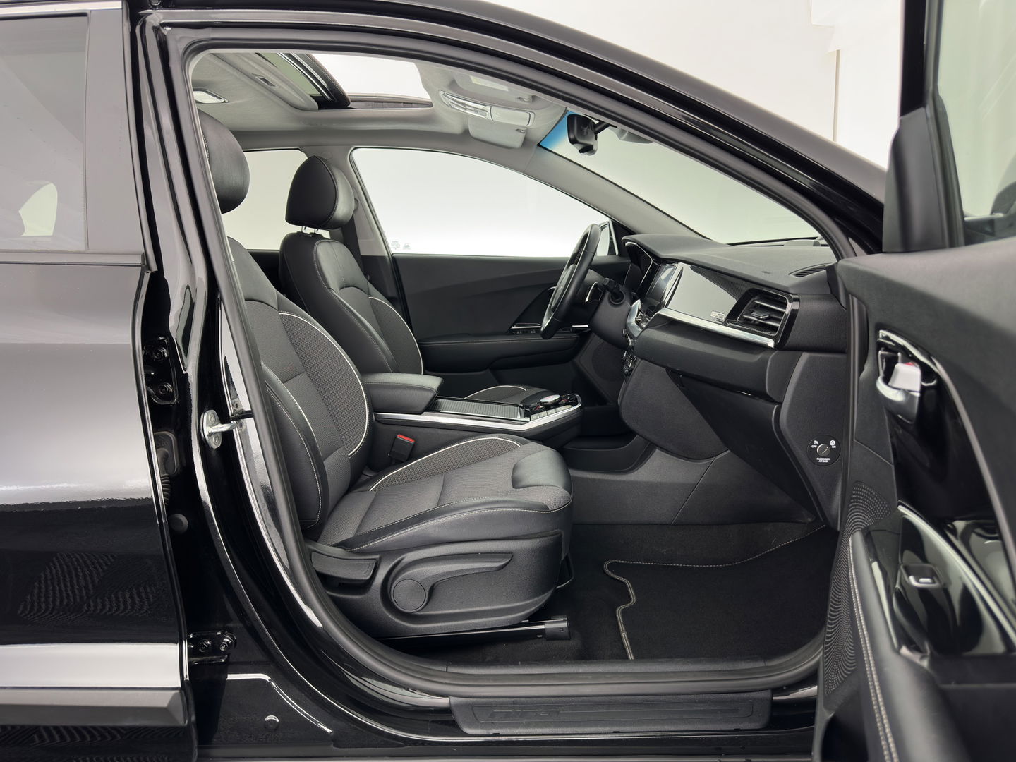 Kia e-Niro DynamicPlusLine 64 kWh {SOH-95%} [ 3-Fase ] (INCL-BTW) Aut.*PANO | LEATHER-FABRIC | FULL-LED | NAVI-FULLMAP | DAB+ | ADAPT.CRUISE | CAMERA | HEATED-COMFORTSEATS | KEYLESS | DIGI-COCKPIT | SHIFT-PADDLES | CARPLAY | LANE-ASSIST | 17"ALU*