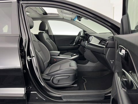 Kia e-Niro DynamicPlusLine 64 kWh {SOH-95%} [ 3-Fase ] (INCL-BTW) Aut.*PANO | LEATHER-FABRIC | FULL-LED | NAVI-FULLMAP | DAB+ | ADAPT.CRUISE | CAMERA | HEATED-COMFORTSEATS | KEYLESS | DIGI-COCKPIT | SHIFT-PADDLES | CARPLAY | LANE-ASSIST | 17"ALU*