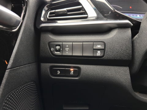 Kia e-Niro DynamicPlusLine 64 kWh {SOH-95%} [ 3-Fase ] (INCL-BTW) Aut.*PANO | LEATHER-FABRIC | FULL-LED | NAVI-FULLMAP | DAB+ | ADAPT.CRUISE | CAMERA | HEATED-COMFORTSEATS | KEYLESS | DIGI-COCKPIT | SHIFT-PADDLES | CARPLAY | LANE-ASSIST | 17"ALU*