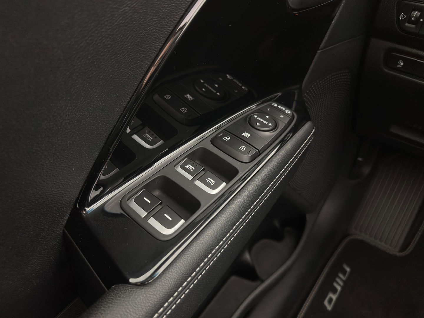 Kia e-Niro DynamicPlusLine 64 kWh {SOH-95%} [ 3-Fase ] (INCL-BTW) Aut.*PANO | LEATHER-FABRIC | FULL-LED | NAVI-FULLMAP | DAB+ | ADAPT.CRUISE | CAMERA | HEATED-COMFORTSEATS | KEYLESS | DIGI-COCKPIT | SHIFT-PADDLES | CARPLAY | LANE-ASSIST | 17"ALU*