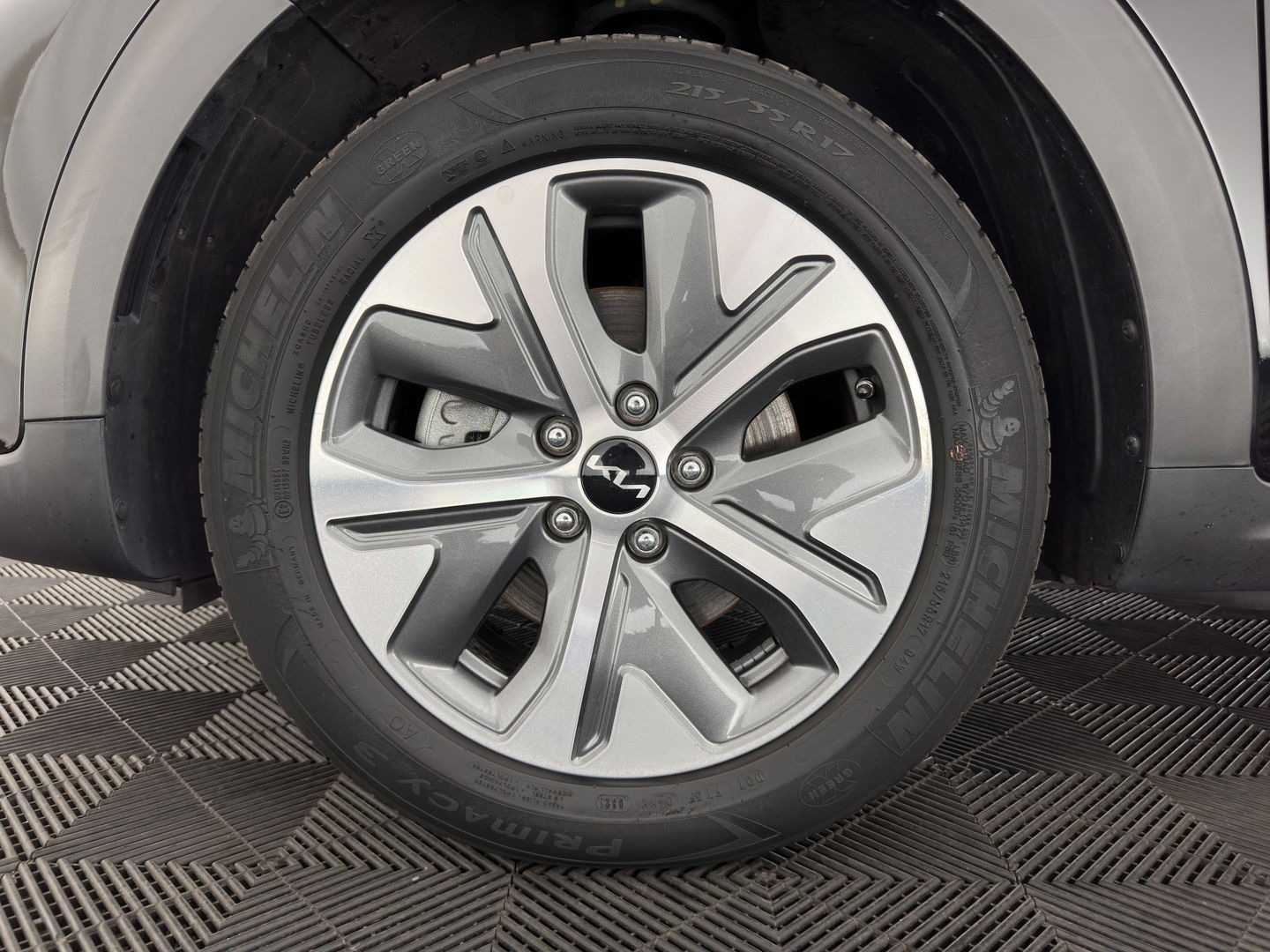 Kia e-Niro DynamicPlusLine 64 kWh {SOH-95%} [ 3-Fase ] (INCL-BTW) Aut.*PANO | LEATHER-FABRIC | FULL-LED | NAVI-FULLMAP | DAB+ | ADAPT.CRUISE | CAMERA | HEATED-COMFORTSEATS | KEYLESS | DIGI-COCKPIT | SHIFT-PADDLES | CARPLAY | LANE-ASSIST | 17"ALU*