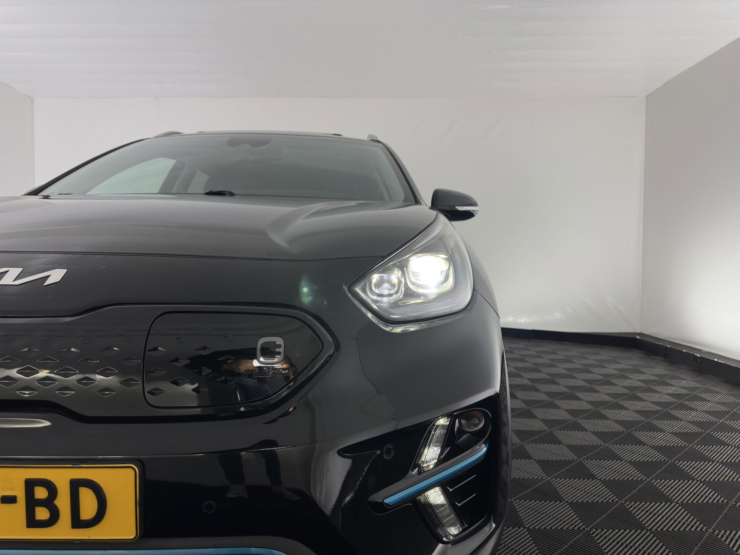 Kia e-Niro DynamicPlusLine 64 kWh [ 3-Fase ] {SOH-96%} (INCL-BTW) Aut.*PANO | LEATHER-FABRIC | FULL-LED | NAVI-FULLMAP | DAB+ | ADAPTIVE-CRUISE | CAMERA | HEATED-COMFORTSEATS | KEYLESS | DIGI-COCKPIT | SHIFT-PADDLES | CARPLAY | LANE-ASSIST | ...