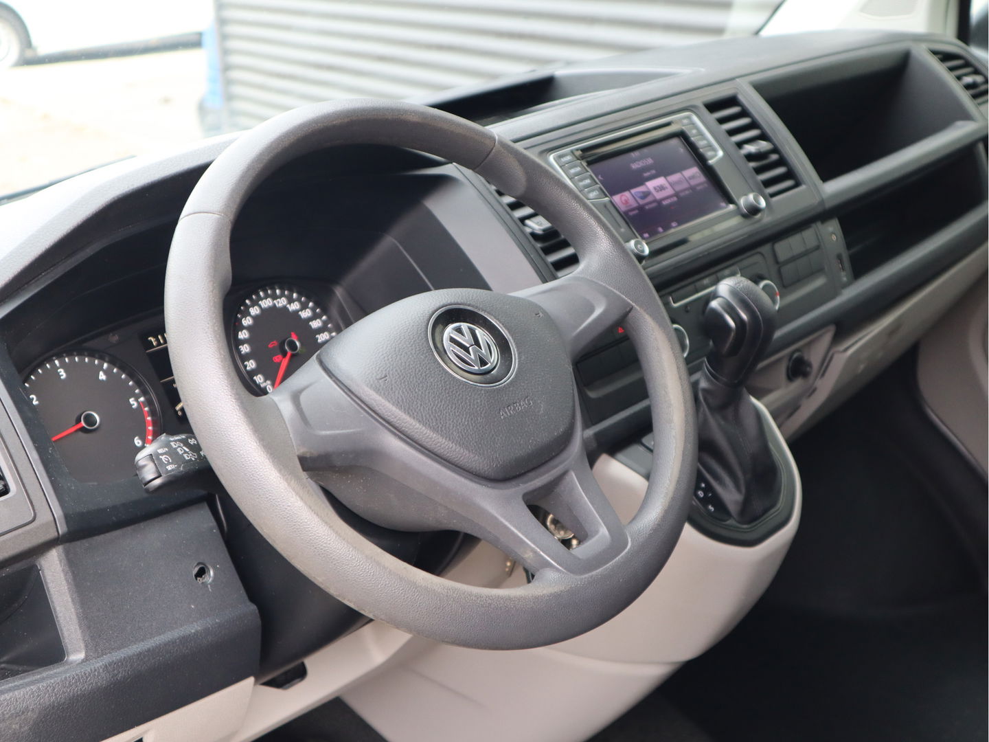 Volkswagen Transporter 2.0 TDI 150pk Euro 6 Automaat L2 Lang - Bw Inrichting - Trekhaak - Camera - Cruise