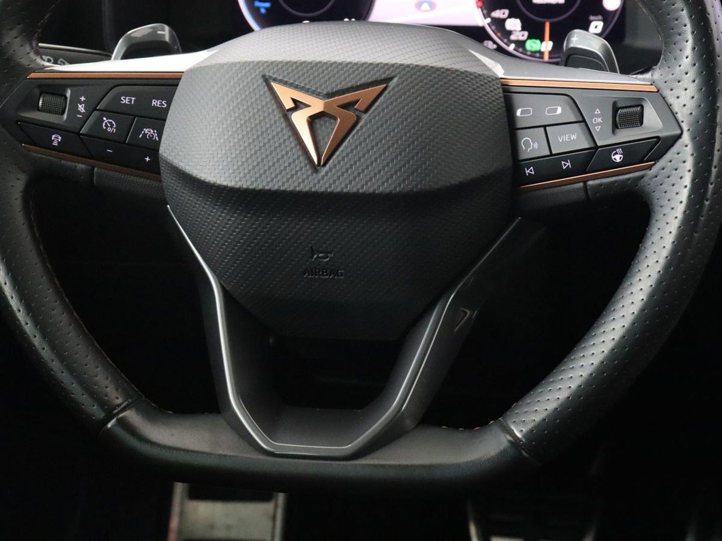 CUPRA Formentor 1.4 eHybrid VZ | 245pk | Stoelverwarming | 360 Camera | Adaptive cruise | Carplay | Navigatie | Sfeerverlichting | Keyless | Sportstoelen | Memory | PHEV | Plug In