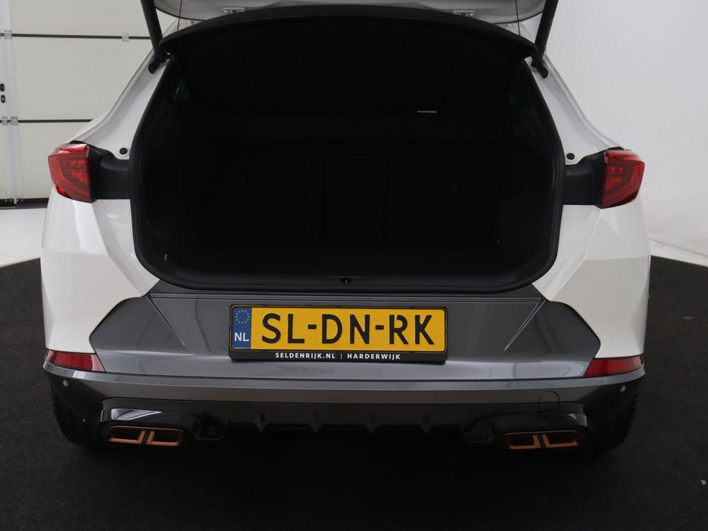 CUPRA Formentor 1.4 eHybrid VZ | 245pk | Stoelverwarming | 360 Camera | Adaptive cruise | Carplay | Navigatie | Sfeerverlichting | Keyless | Sportstoelen | Memory | PHEV | Plug In