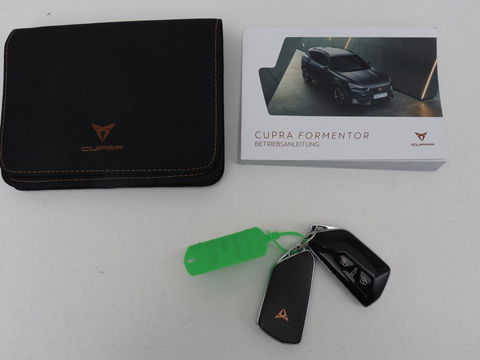 CUPRA Formentor 1.4 eHybrid VZ | 245pk | Stoelverwarming | 360 Camera | Adaptive cruise | Carplay | Navigatie | Sfeerverlichting | Keyless | Sportstoelen | Memory | PHEV | Plug In