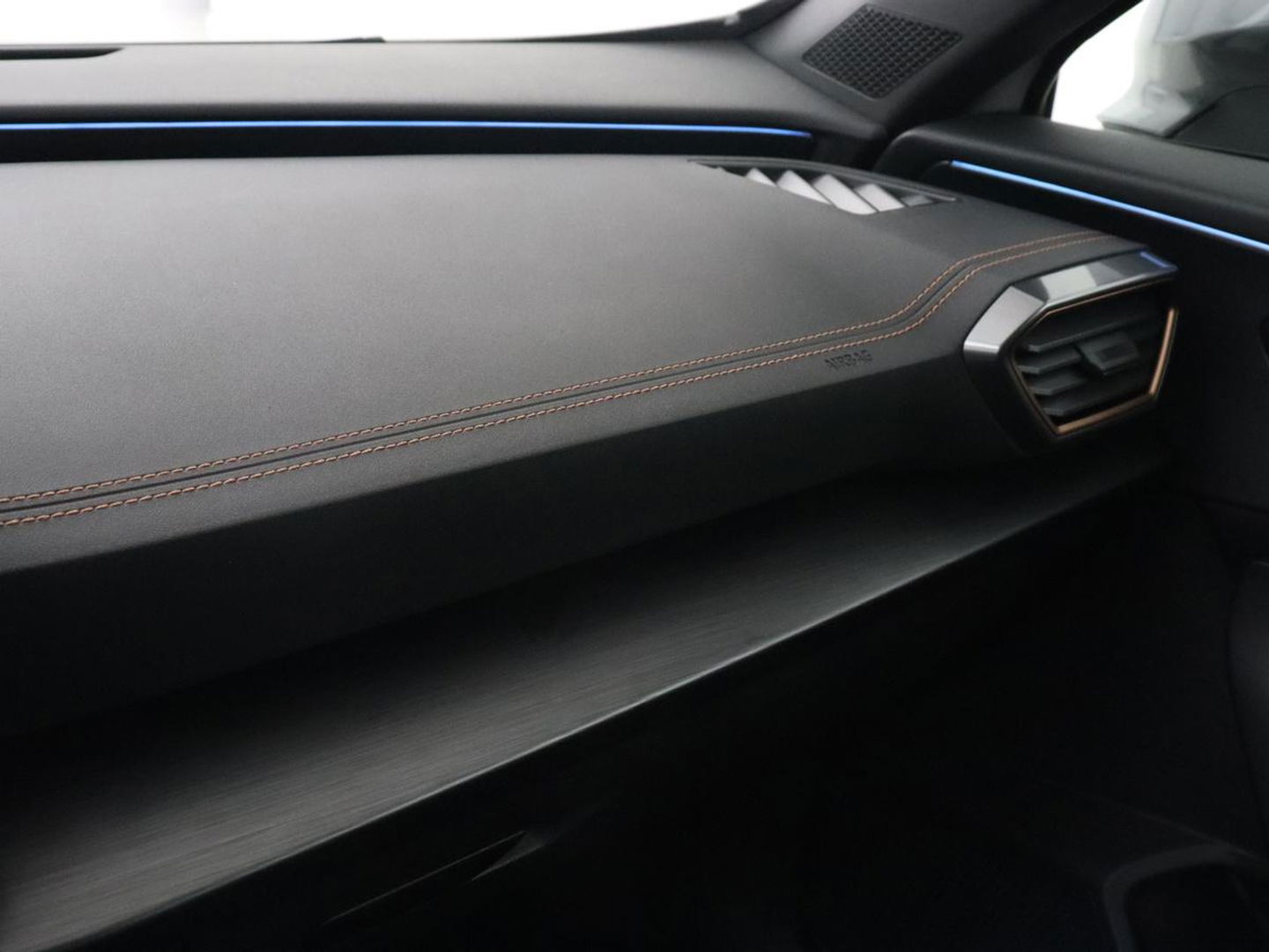 CUPRA Formentor 1.4 eHybrid VZ | 245pk | Stoelverwarming | 360 Camera | Adaptive cruise | Carplay | Navigatie | Sfeerverlichting | Keyless | Sportstoelen | Memory | PHEV | Plug In