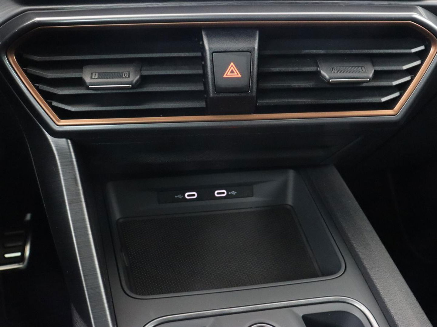 CUPRA Formentor 1.4 eHybrid VZ | 245pk | Stoelverwarming | 360 Camera | Adaptive cruise | Carplay | Navigatie | Sfeerverlichting | Keyless | Sportstoelen | Memory | PHEV | Plug In