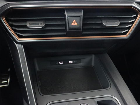 CUPRA Formentor 1.4 eHybrid VZ | 245pk | Stoelverwarming | 360 Camera | Adaptive cruise | Carplay | Navigatie | Sfeerverlichting | Keyless | Sportstoelen | Memory | PHEV | Plug In