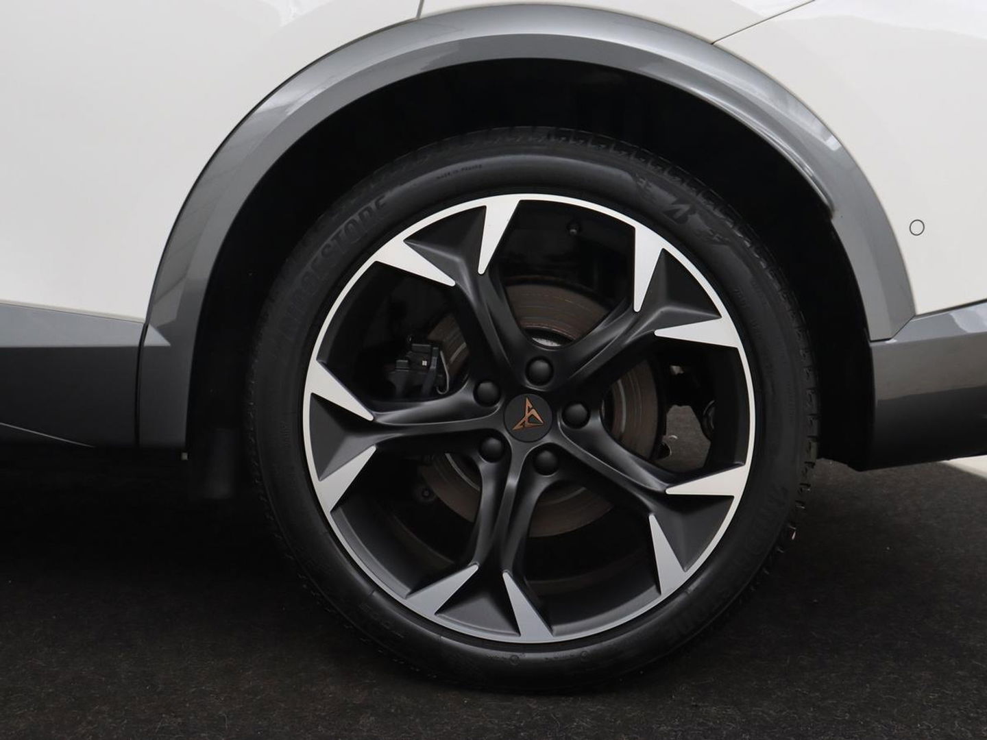 CUPRA Formentor 1.4 eHybrid VZ | 245pk | Stoelverwarming | 360 Camera | Adaptive cruise | Carplay | Navigatie | Sfeerverlichting | Keyless | Sportstoelen | Memory | PHEV | Plug In