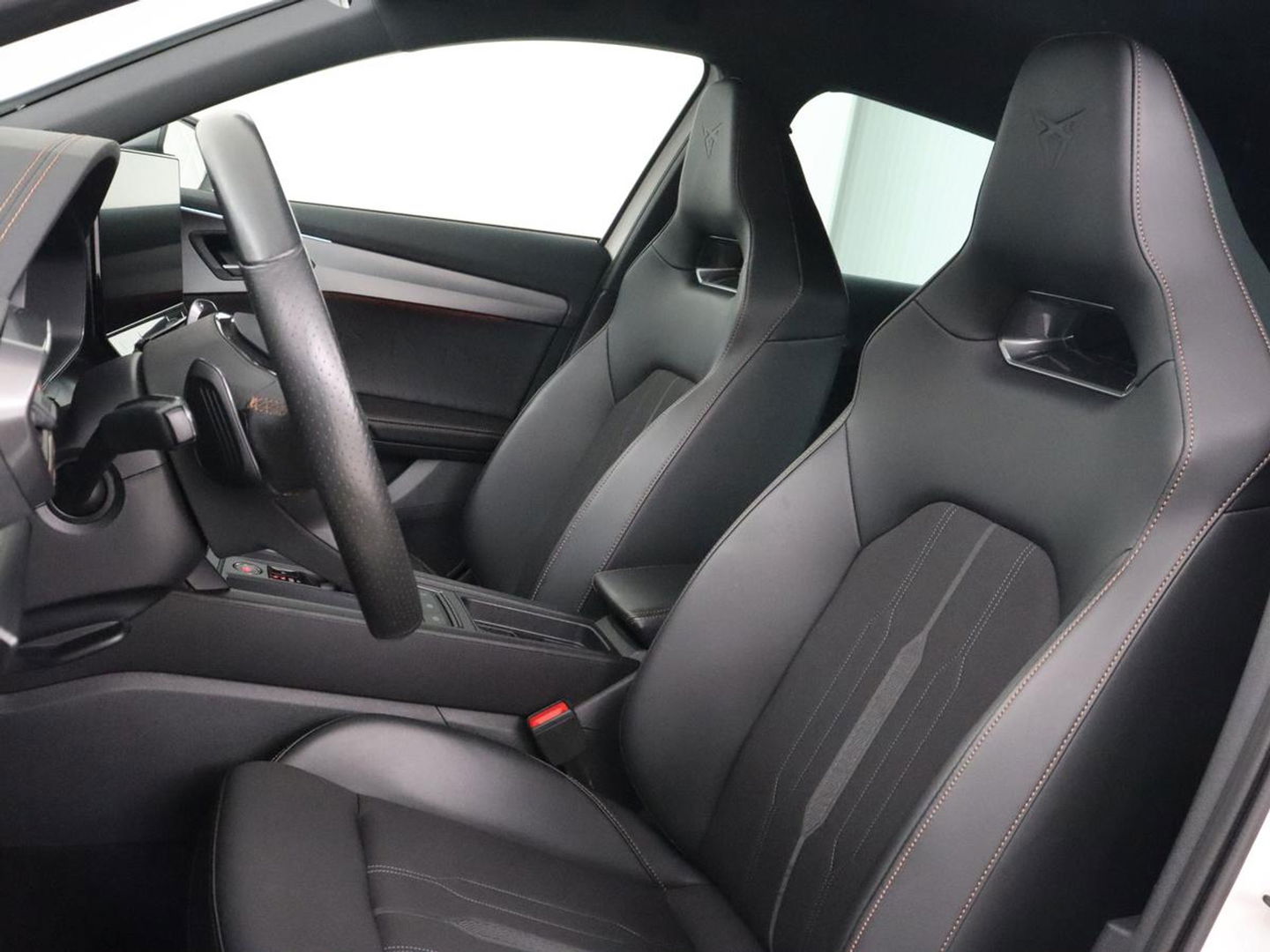 CUPRA Formentor 1.4 eHybrid VZ | 245pk | Stoelverwarming | 360 Camera | Adaptive cruise | Carplay | Navigatie | Sfeerverlichting | Keyless | Sportstoelen | Memory | PHEV | Plug In