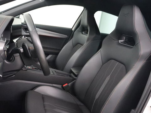 CUPRA Formentor 1.4 eHybrid VZ | 245pk | Stoelverwarming | 360 Camera | Adaptive cruise | Carplay | Navigatie | Sfeerverlichting | Keyless | Sportstoelen | Memory | PHEV | Plug In