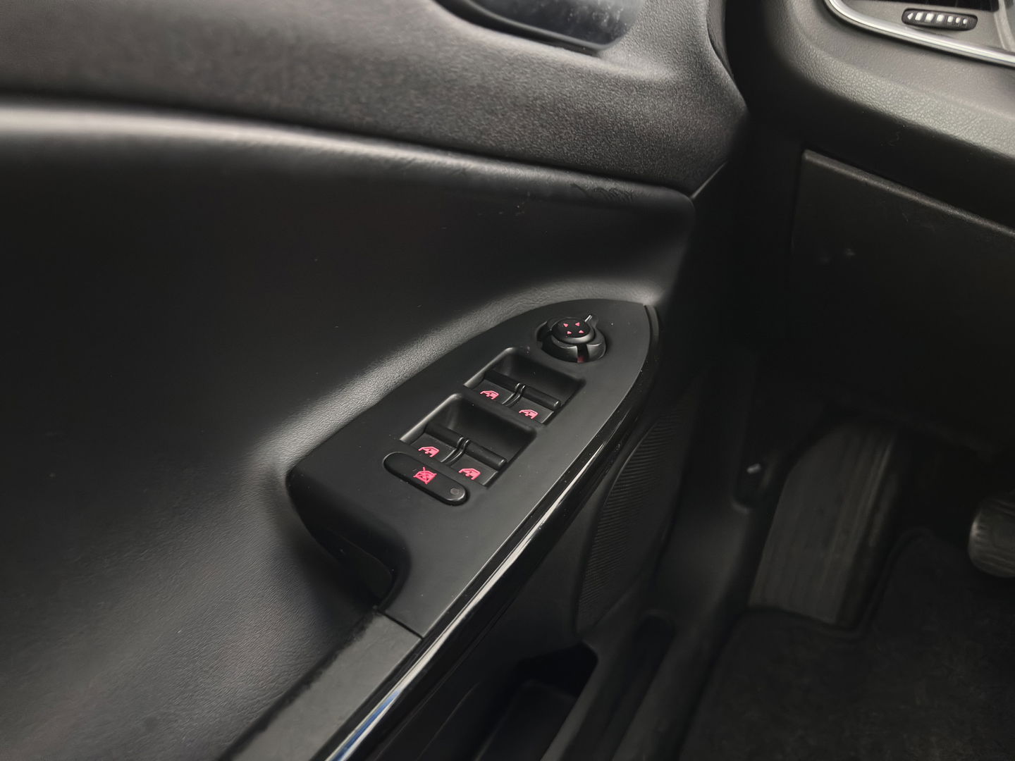 Alfa Romeo Giulietta 1.6 JTDm Distinctive *NAVI-FULLMAP | SPORT-SEATS | ECC | PDC | CRUISE | 17''ALU*