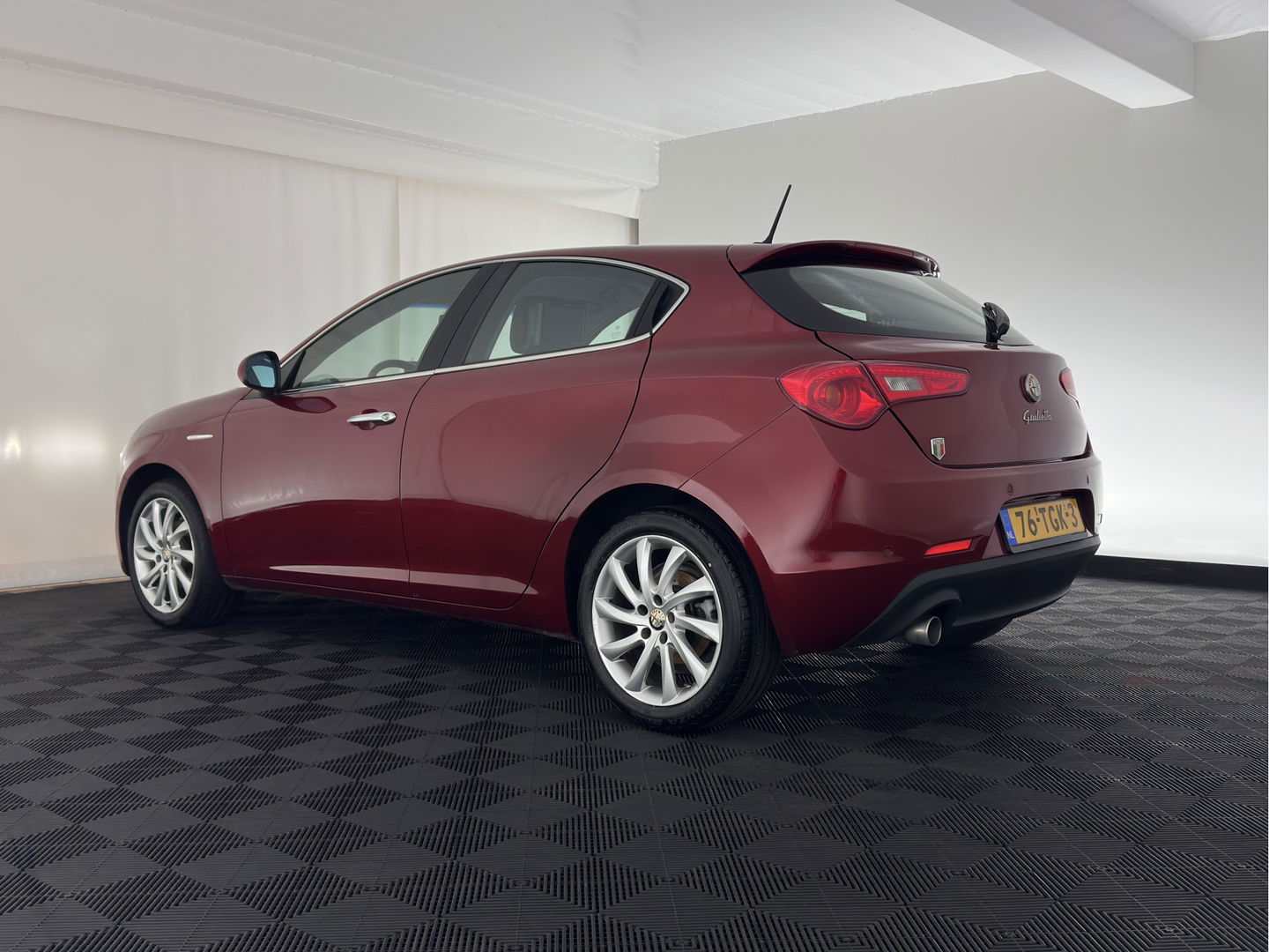 Alfa Romeo Giulietta 1.6 JTDm Distinctive *NAVI-FULLMAP | SPORT-SEATS | ECC | PDC | CRUISE | 17''ALU*
