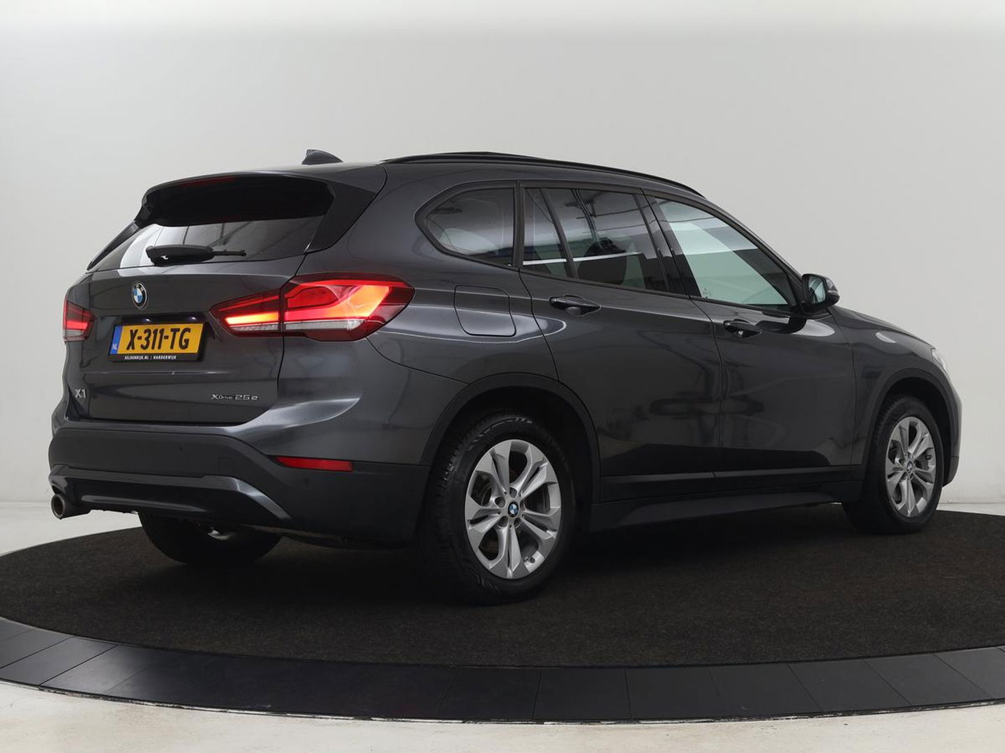 BMW X1 Xdrive25e Edrive Edition | Panoramadak | Stoelverwarming | Full LED | Navigatie | Climate control | Parkeerhulp | Cruise control | PHEV | Plug In