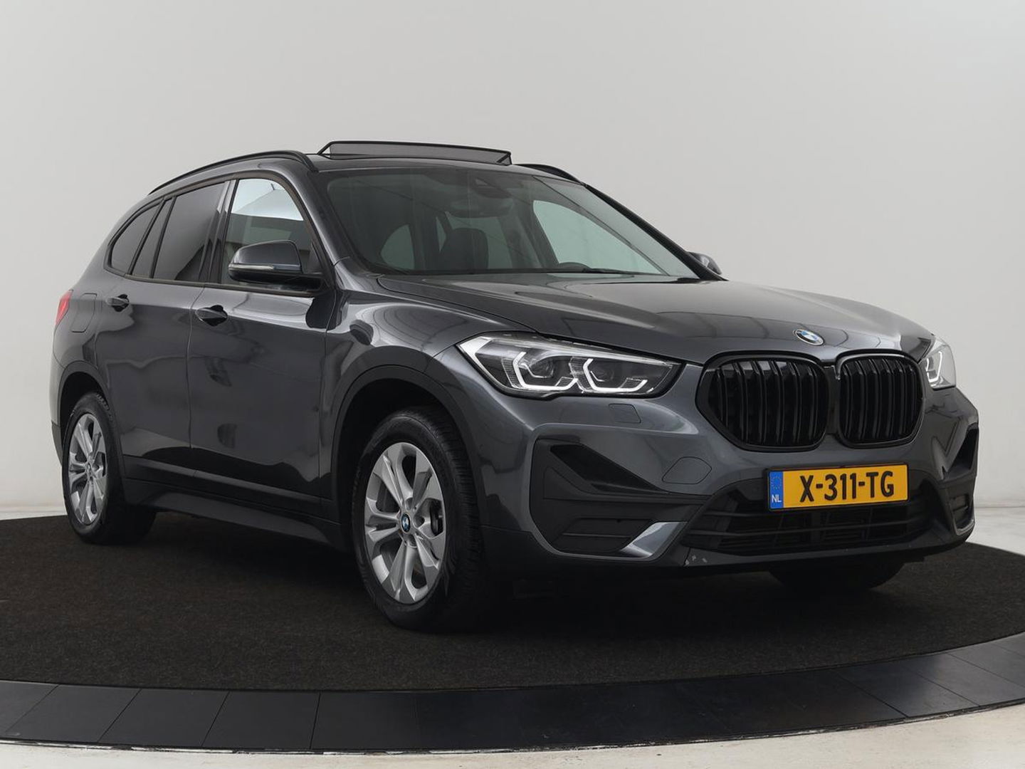 BMW X1 Xdrive25e Edrive Edition | Panoramadak | Stoelverwarming | Full LED | Navigatie | Climate control | Parkeerhulp | Cruise control | PHEV | Plug In