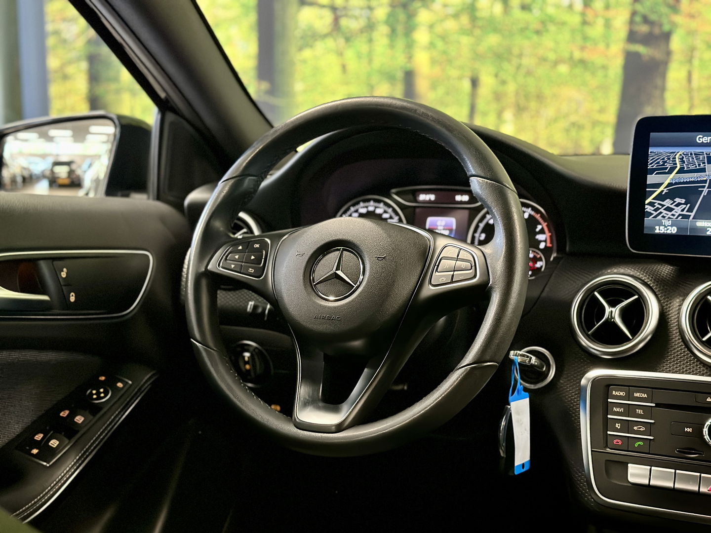 Mercedes-Benz A-Klasse 160 Ambition | Trekhaak | Cruise Control | Parkeersensoren | Navigatie | Isofix | Airconditioning | Bluetooth | Lichtmetaal 16" |