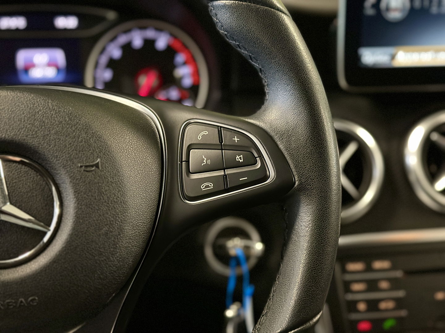 Mercedes-Benz A-Klasse 160 Ambition | Trekhaak | Cruise Control | Parkeersensoren | Navigatie | Isofix | Airconditioning | Bluetooth | Lichtmetaal 16" |