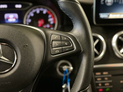 Mercedes-Benz A-Klasse 160 Ambition | Trekhaak | Cruise Control | Parkeersensoren | Navigatie | Isofix | Airconditioning | Bluetooth | Lichtmetaal 16" |