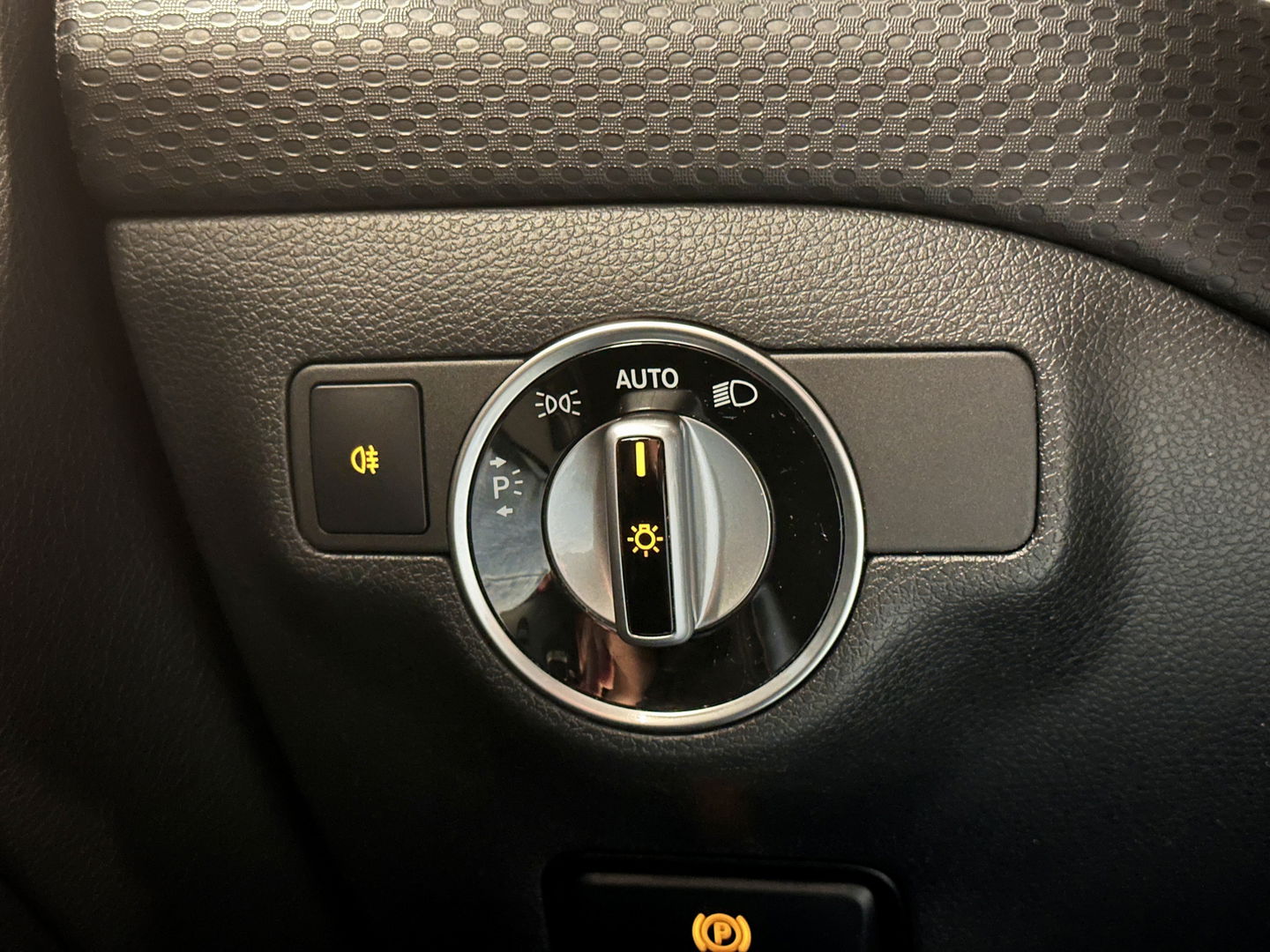 Mercedes-Benz A-Klasse 160 Ambition | Trekhaak | Cruise Control | Parkeersensoren | Navigatie | Isofix | Airconditioning | Bluetooth | Lichtmetaal 16" |