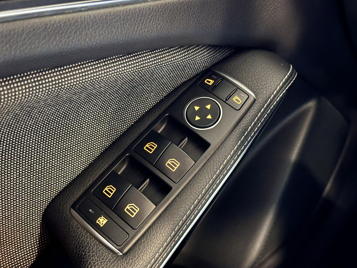 Mercedes-Benz A-Klasse 160 Ambition | Trekhaak | Cruise Control | Parkeersensoren | Navigatie | Isofix | Airconditioning | Bluetooth | Lichtmetaal 16" |