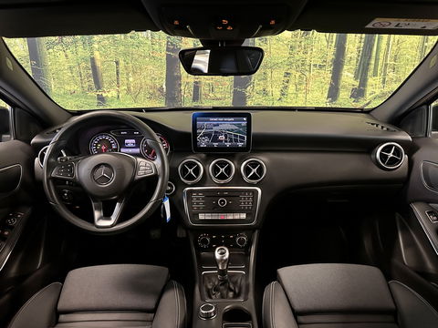 Mercedes-Benz A-Klasse 160 Ambition | Trekhaak | Cruise Control | Parkeersensoren | Navigatie | Isofix | Airconditioning | Bluetooth | Lichtmetaal 16" |