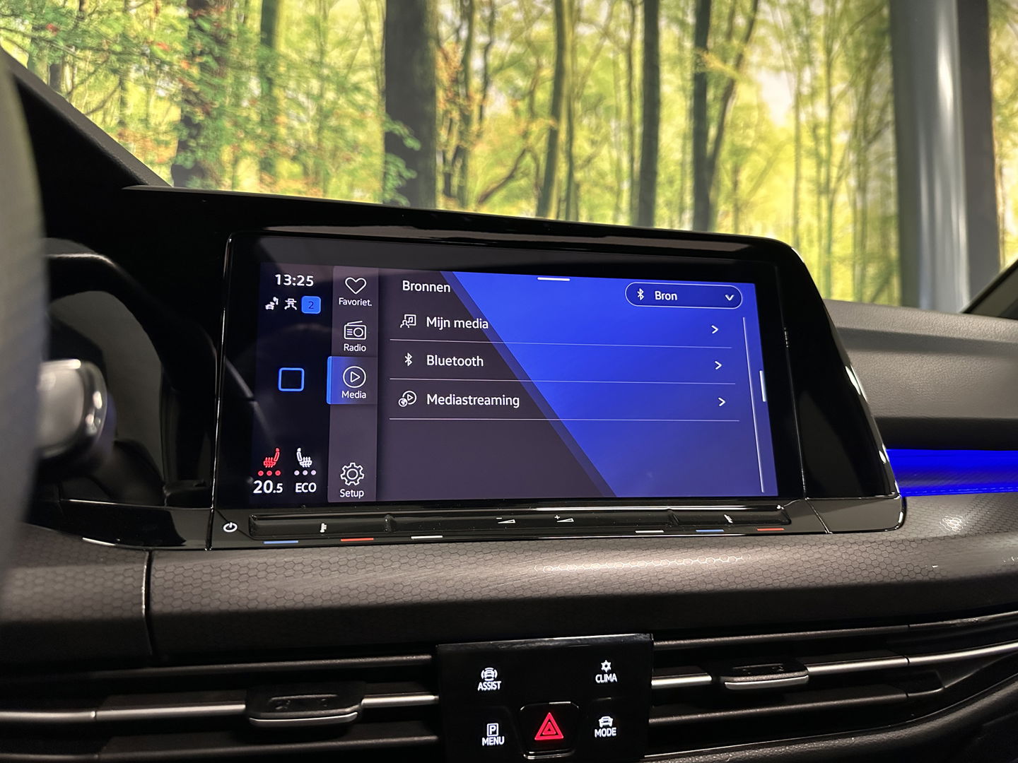Volkswagen Golf 1.4 eHybrid GTE | Panoramadak | HUD | IQ-Light | Sfeerverlichting | Apple Carplay | Android Auto | Parkeersensoren | Keyless | Dodehoek | Achteruitrijcamera