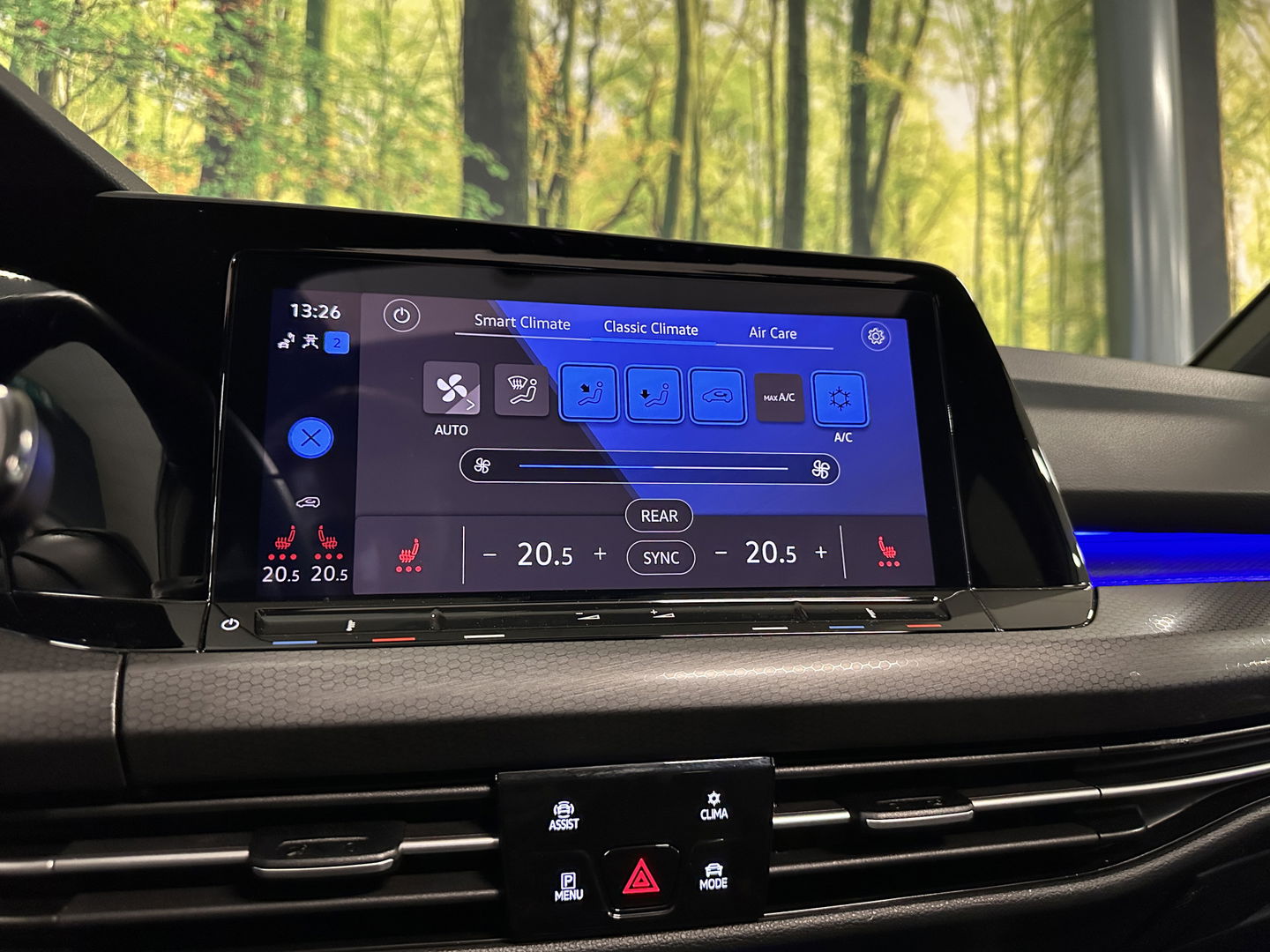 Volkswagen Golf 1.4 eHybrid GTE | Panoramadak | HUD | IQ-Light | Sfeerverlichting | Apple Carplay | Android Auto | Parkeersensoren | Keyless | Dodehoek | Achteruitrijcamera