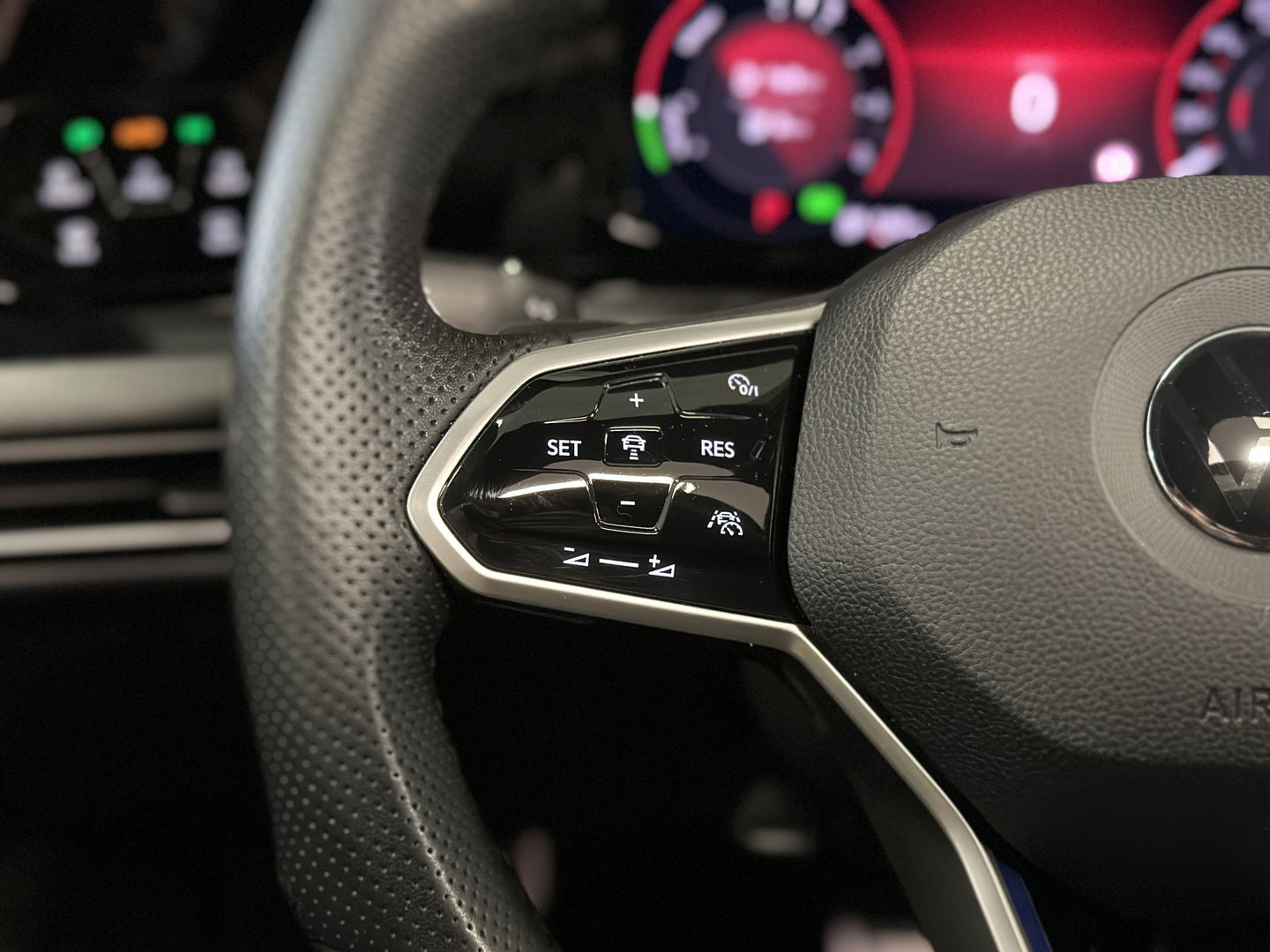 Volkswagen Golf 1.4 eHybrid GTE | Panoramadak | HUD | IQ-Light | Sfeerverlichting | Apple Carplay | Android Auto | Parkeersensoren | Keyless | Dodehoek | Achteruitrijcamera