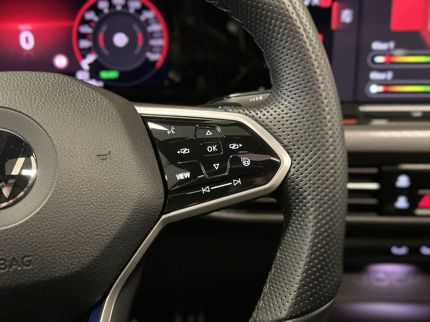 Volkswagen Golf 1.4 eHybrid GTE | Panoramadak | HUD | IQ-Light | Sfeerverlichting | Apple Carplay | Android Auto | Parkeersensoren | Keyless | Dodehoek | Achteruitrijcamera