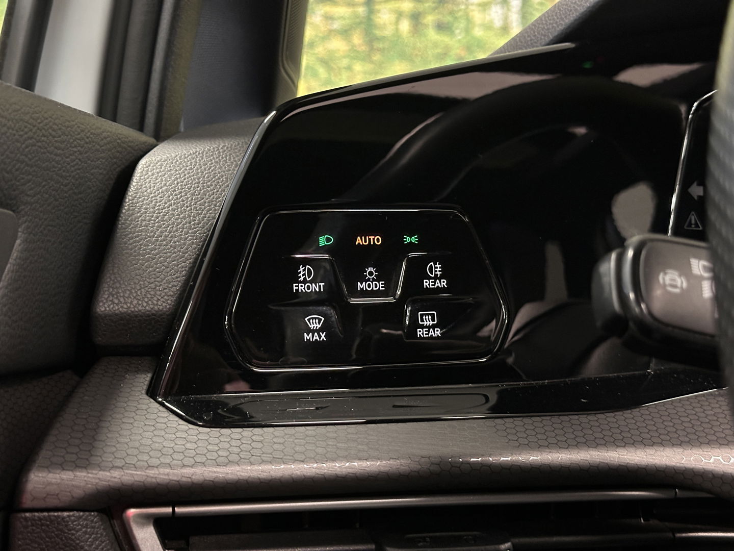 Volkswagen Golf 1.4 eHybrid GTE | Panoramadak | HUD | IQ-Light | Sfeerverlichting | Apple Carplay | Android Auto | Parkeersensoren | Keyless | Dodehoek | Achteruitrijcamera