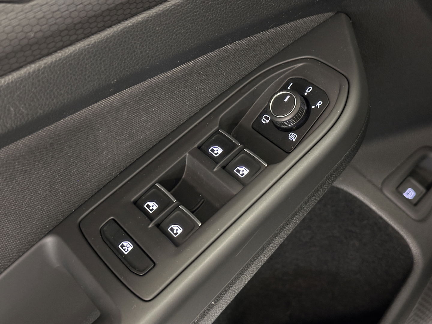 Volkswagen Golf 1.4 eHybrid GTE | Panoramadak | HUD | IQ-Light | Sfeerverlichting | Apple Carplay | Android Auto | Parkeersensoren | Keyless | Dodehoek | Achteruitrijcamera