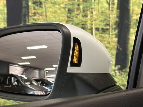 Volkswagen Golf 1.4 eHybrid GTE | Panoramadak | HUD | IQ-Light | Sfeerverlichting | Apple Carplay | Android Auto | Parkeersensoren | Keyless | Dodehoek | Achteruitrijcamera