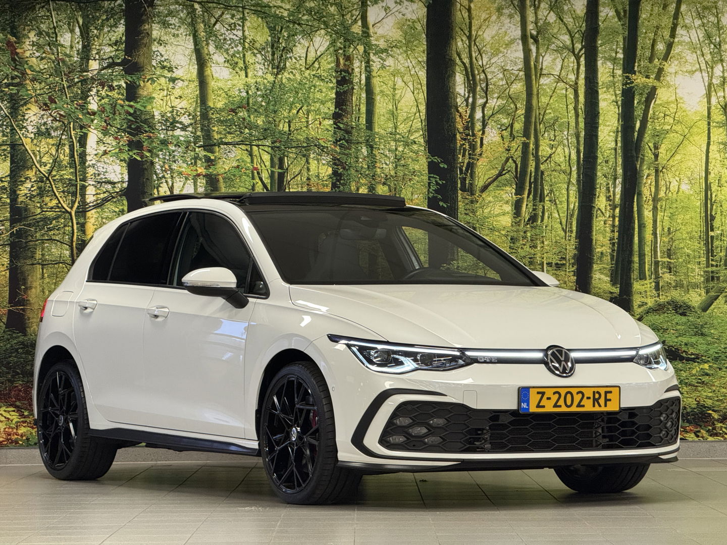 Volkswagen Golf 1.4 eHybrid GTE | Panoramadak | HUD | IQ-Light | Sfeerverlichting | Apple Carplay | Android Auto | Parkeersensoren | Keyless | Dodehoek | Achteruitrijcamera