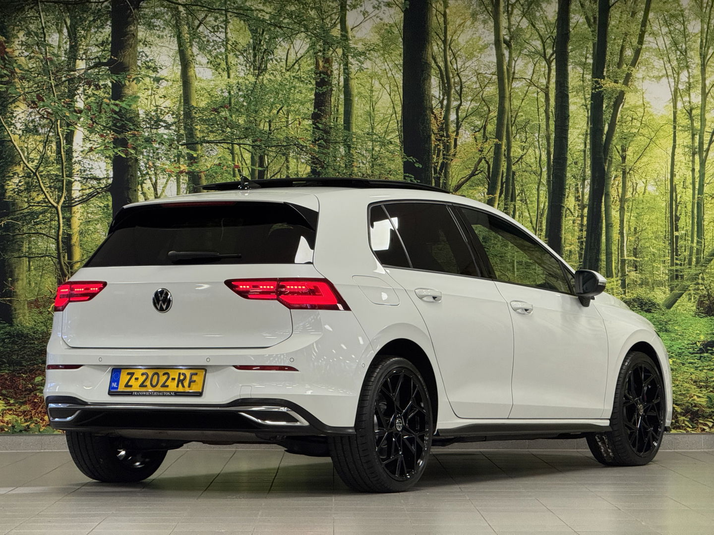 Volkswagen Golf 1.4 eHybrid GTE | Panoramadak | HUD | IQ-Light | Sfeerverlichting | Apple Carplay | Android Auto | Parkeersensoren | Keyless | Dodehoek | Achteruitrijcamera